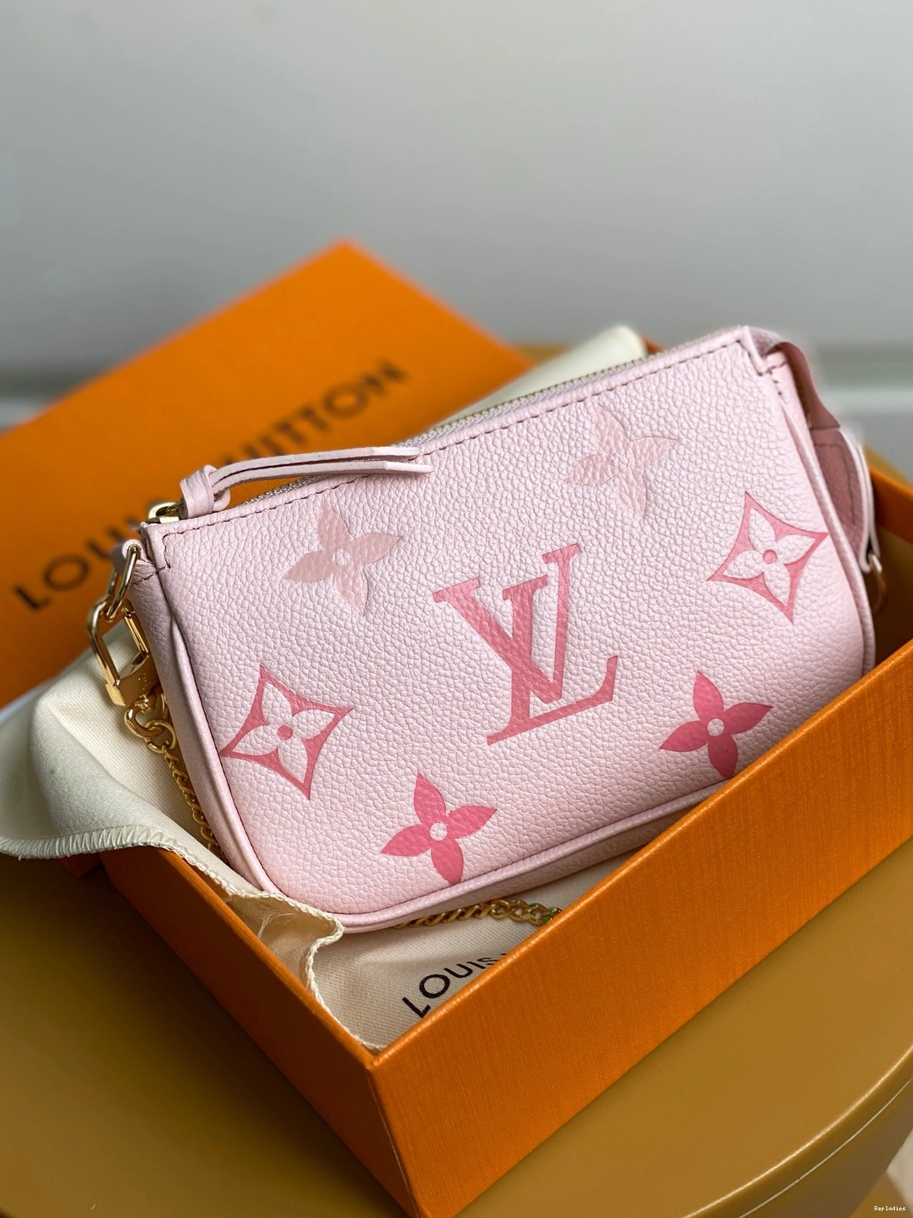 Repzbay VUITTON POCHETTE MINI ACCESSOIRES LOUIS 0709